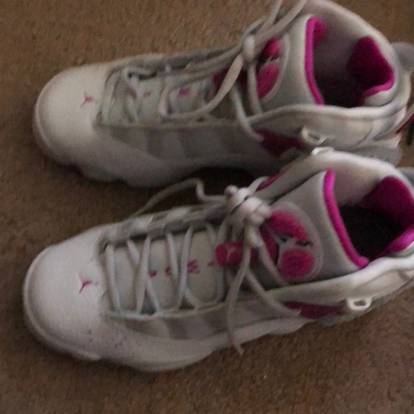 Gently worn once size 4y Jordan’s - Picture 3 of 4